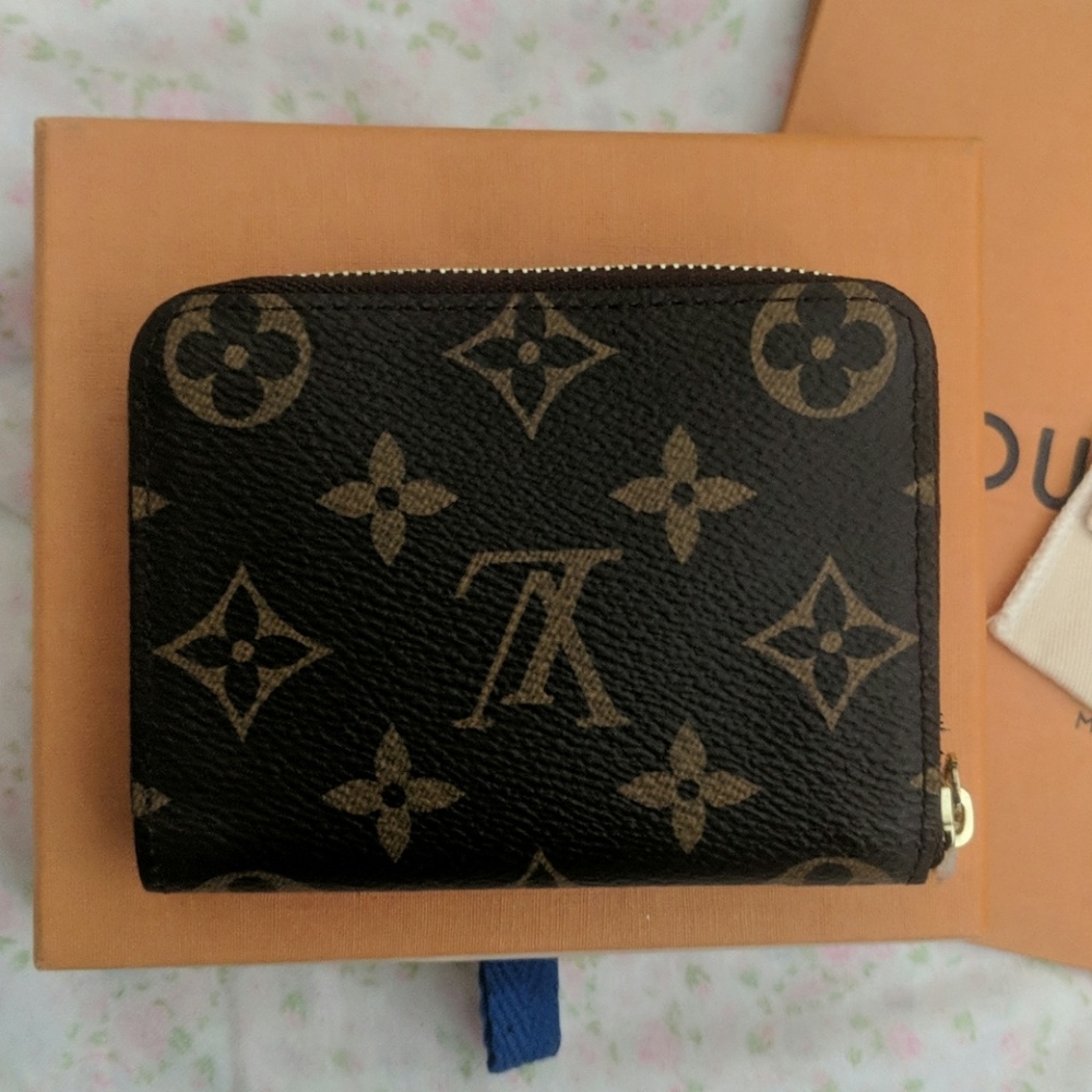 $400 firm Brand new w/tags, LV zippy coin wallet